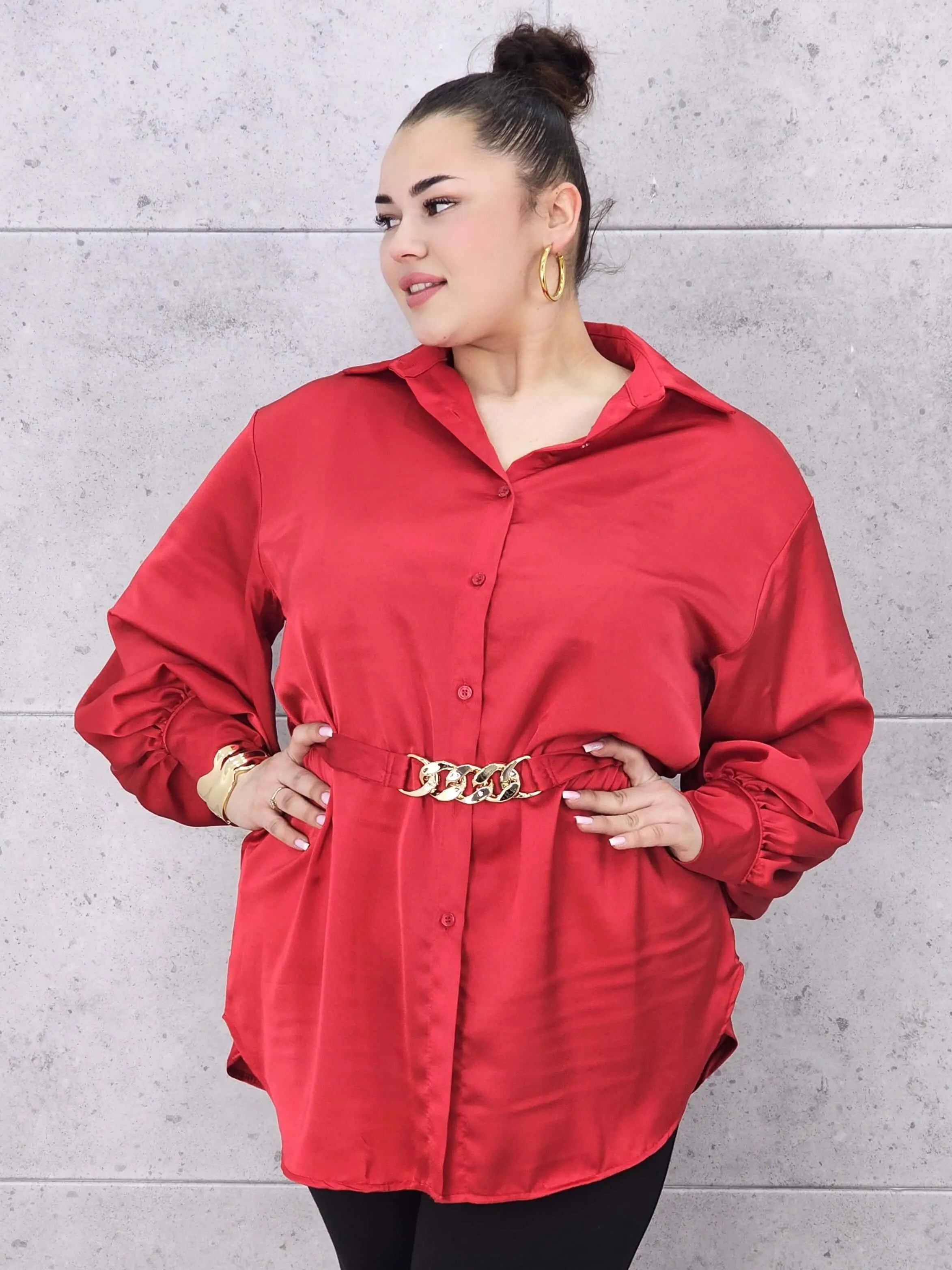 Bluzka plus size satynowa koszula z paskiem i eleganckim połyskiem – Stylowa XL Stylowa XL