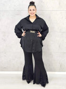 Bluzka plus size satynowa koszula z paskiem i eleganckim połyskiem – Stylowa XL Stylowa XL