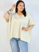 Bluzka plus size sweterkowa ze złotym zdobieniem – elegancka i lekka Stylowa XL