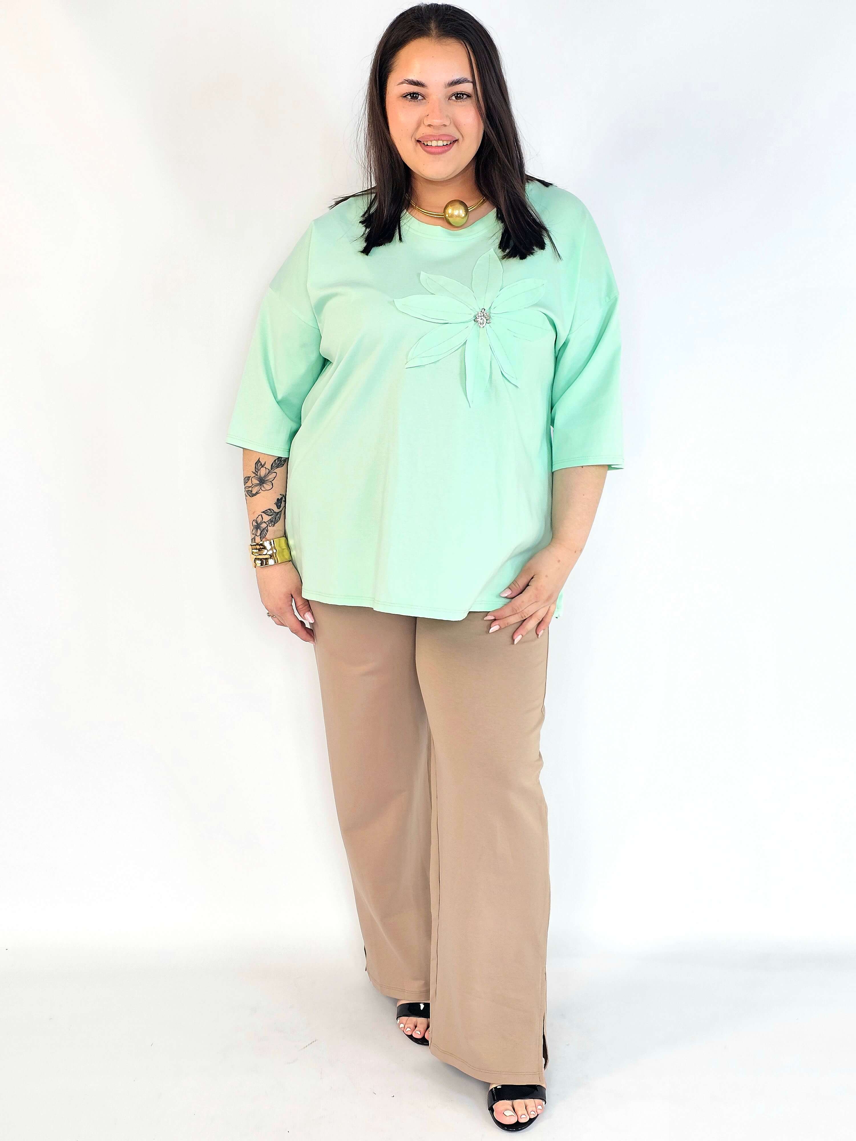 Bluzka plus size z aplikacją kwiatową – elegancka bluzka damska XXL Stylowa XL