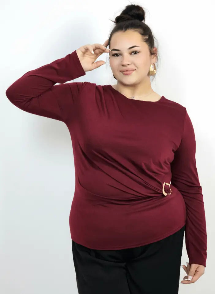 Bluzka plus size z asymetrycznym marszczeniem i ozdobną klamrą Stylowa XL
