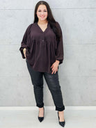 bluzka z bufiastymi rękawami brązowa plus size – w całości