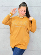 Bluzka plus size z cyrkoniowym logo – elegancja i komfort dla kobiet XXL Stylowa XL