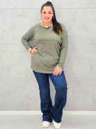 Bluzka plus size z cyrkoniowym logo – elegancja i komfort dla kobiet XXL Stylowa XL