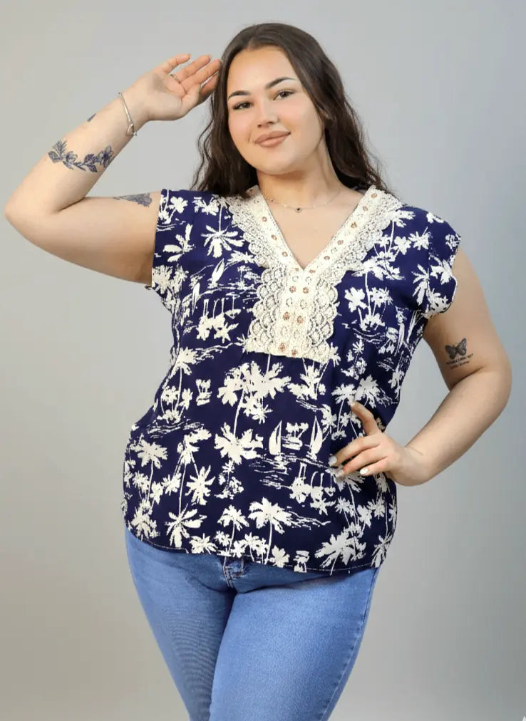 Bluzka plus size z dekoltem V i koronkową aplikacją Stylowa XL