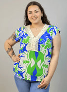 Bluzka plus size z dekoltem V i koronkową aplikacją Stylowa XL