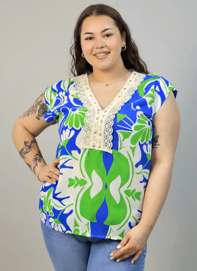 Bluzka plus size z dekoltem V i koronkową aplikacją Stylowa XL