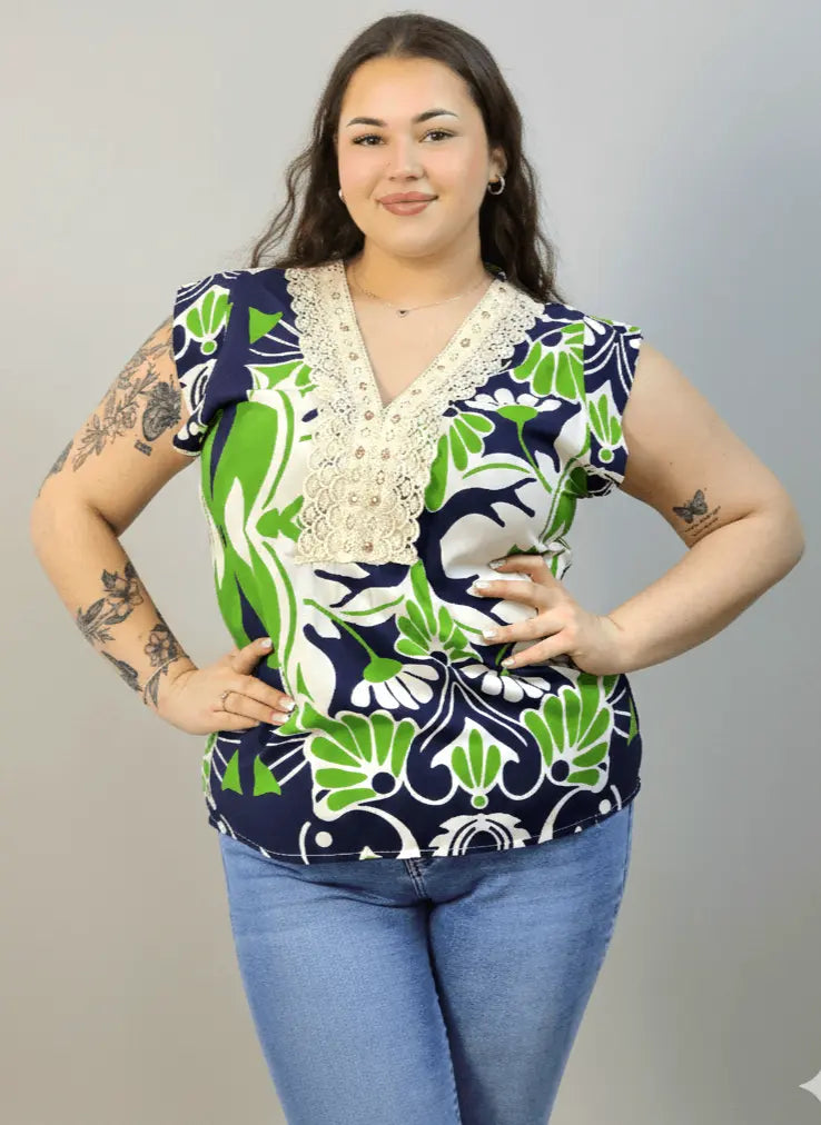 Bluzka plus size z dekoltem V i koronkową aplikacją Stylowa XL
