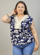 Bluzka plus size z dekoltem V i koronkową aplikacją Stylowa XL
