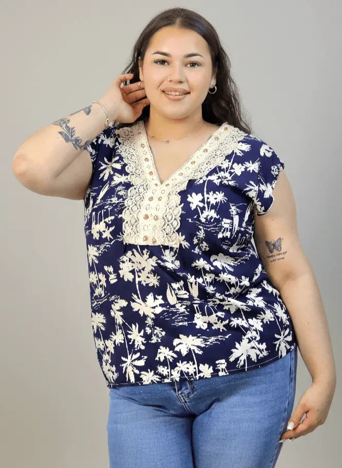 Bluzka plus size z dekoltem V i koronkową aplikacją Stylowa XL