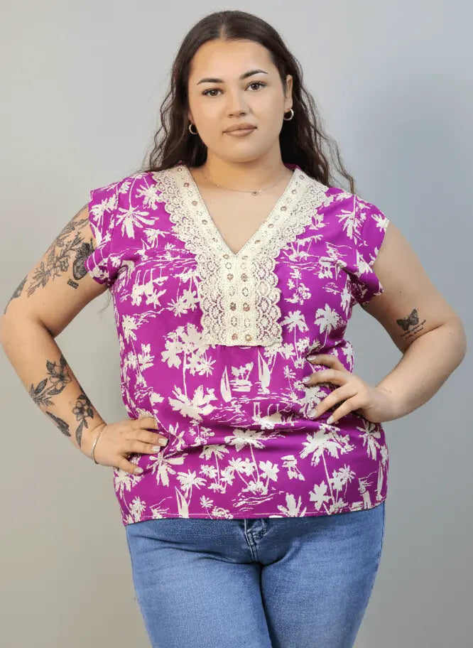Bluzka plus size z dekoltem V i koronkową aplikacją Stylowa XL