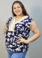 Bluzka plus size z dekoltem V i koronkową aplikacją Stylowa XL