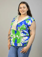 Bluzka plus size z dekoltem V i koronkową aplikacją Stylowa XL