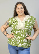 Bluzka plus size z dekoltem V i koronkową aplikacją Stylowa XL