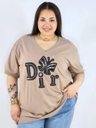 Bluzka plus size z dekoltem V i ozdobnym napisem Stylowa XL