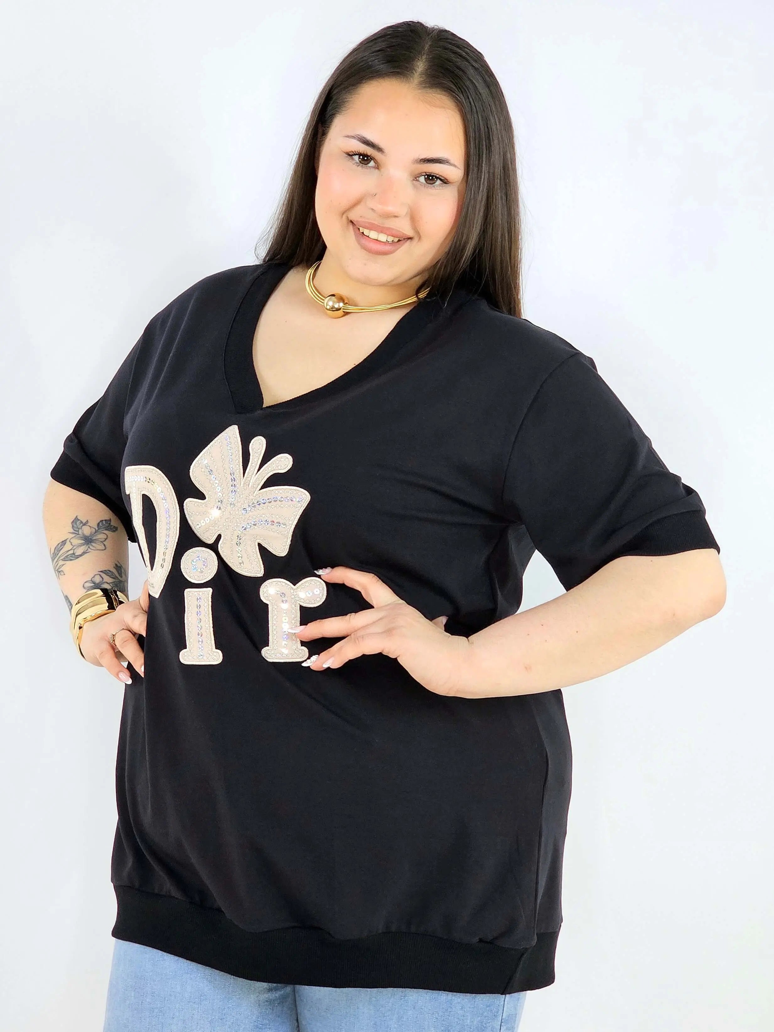 Bluzka plus size z dekoltem V i ozdobnym napisem Stylowa XL