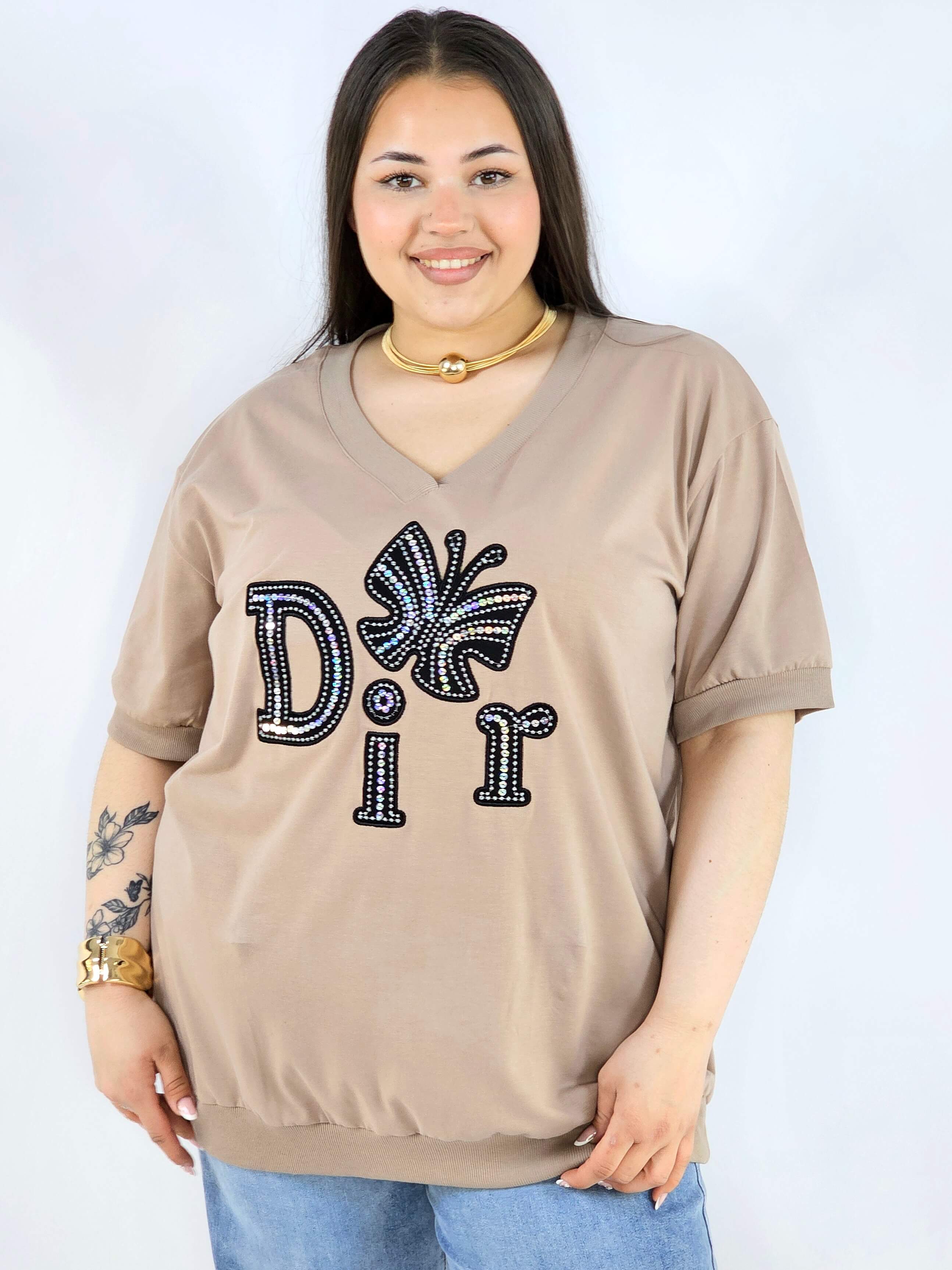 Bluzka plus size z dekoltem V i ozdobnym napisem Stylowa XL