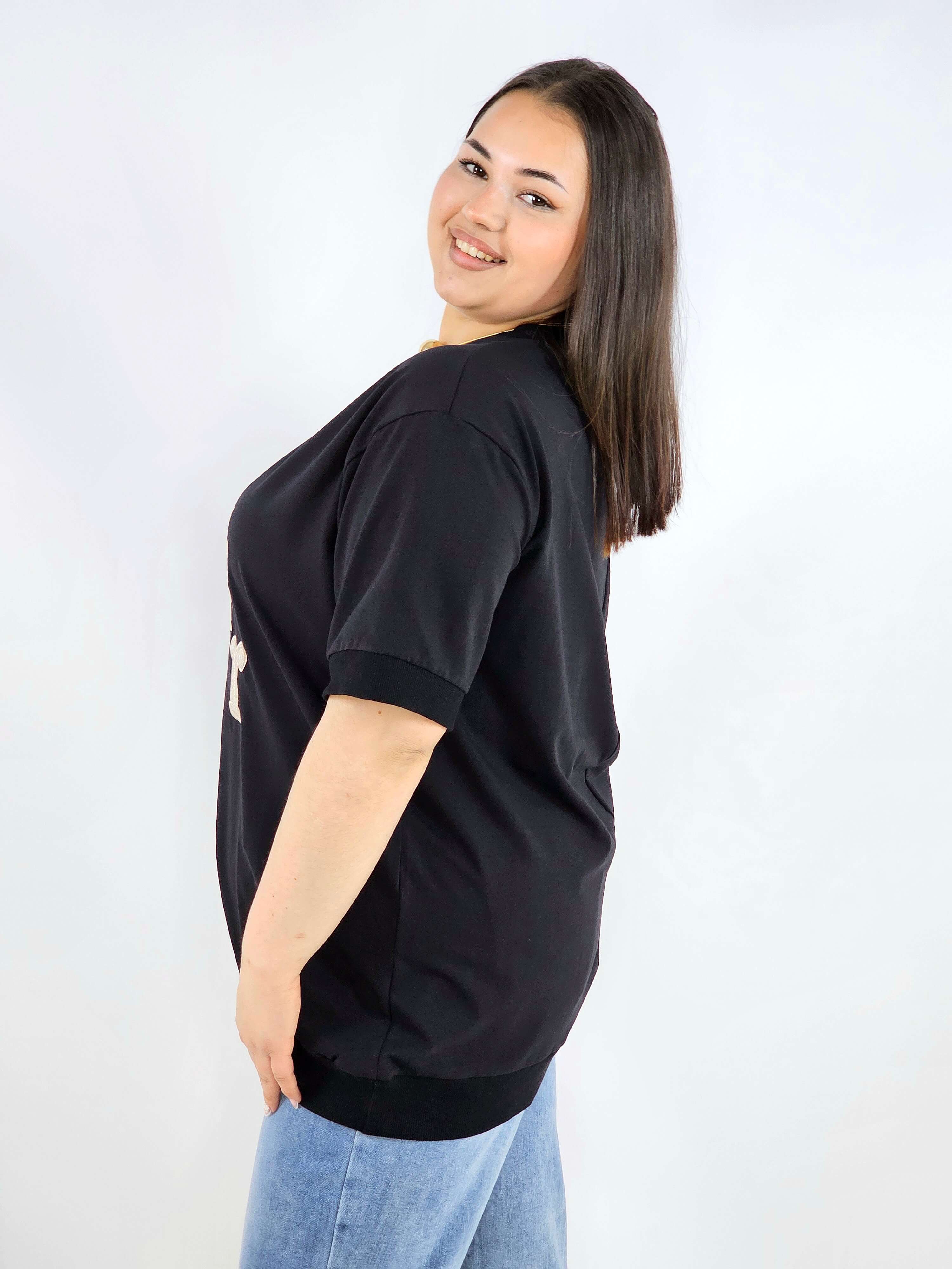 Bluzka plus size z dekoltem V i ozdobnym napisem Stylowa XL