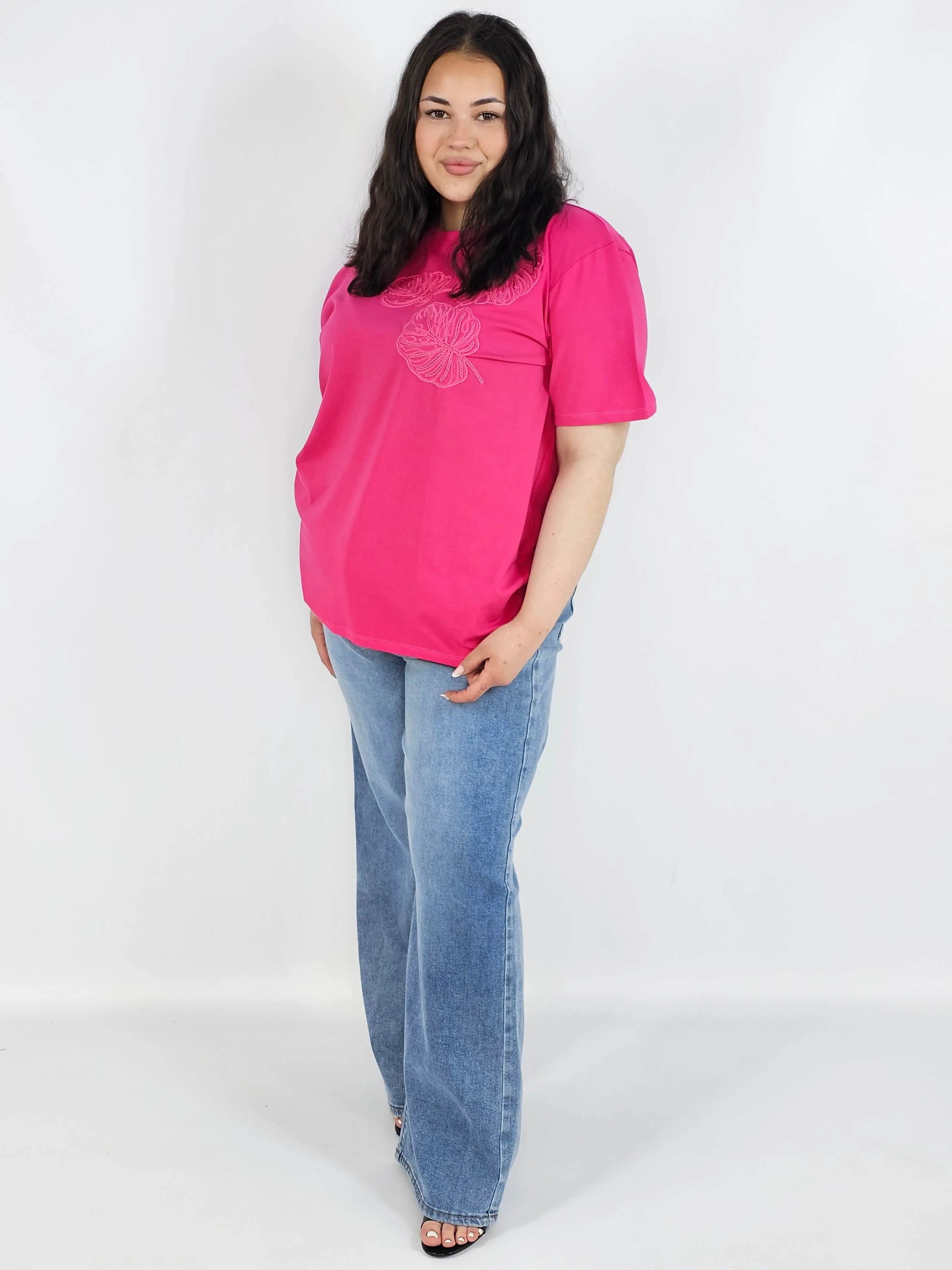 Bluzka plus size z dekoracyjnym detalem – stylowa baza wielu stylizacji Stylowa XL