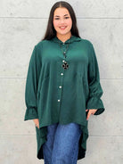 Bluzka plus size z dłuższym tyłem i eleganckim fasonem - Stylowa XL