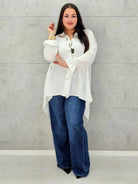 Bluzka plus size z dłuższym tyłem i eleganckim fasonem - Stylowa XL