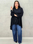 Bluzka plus size z dłuższym tyłem i eleganckim fasonem - Stylowa XL