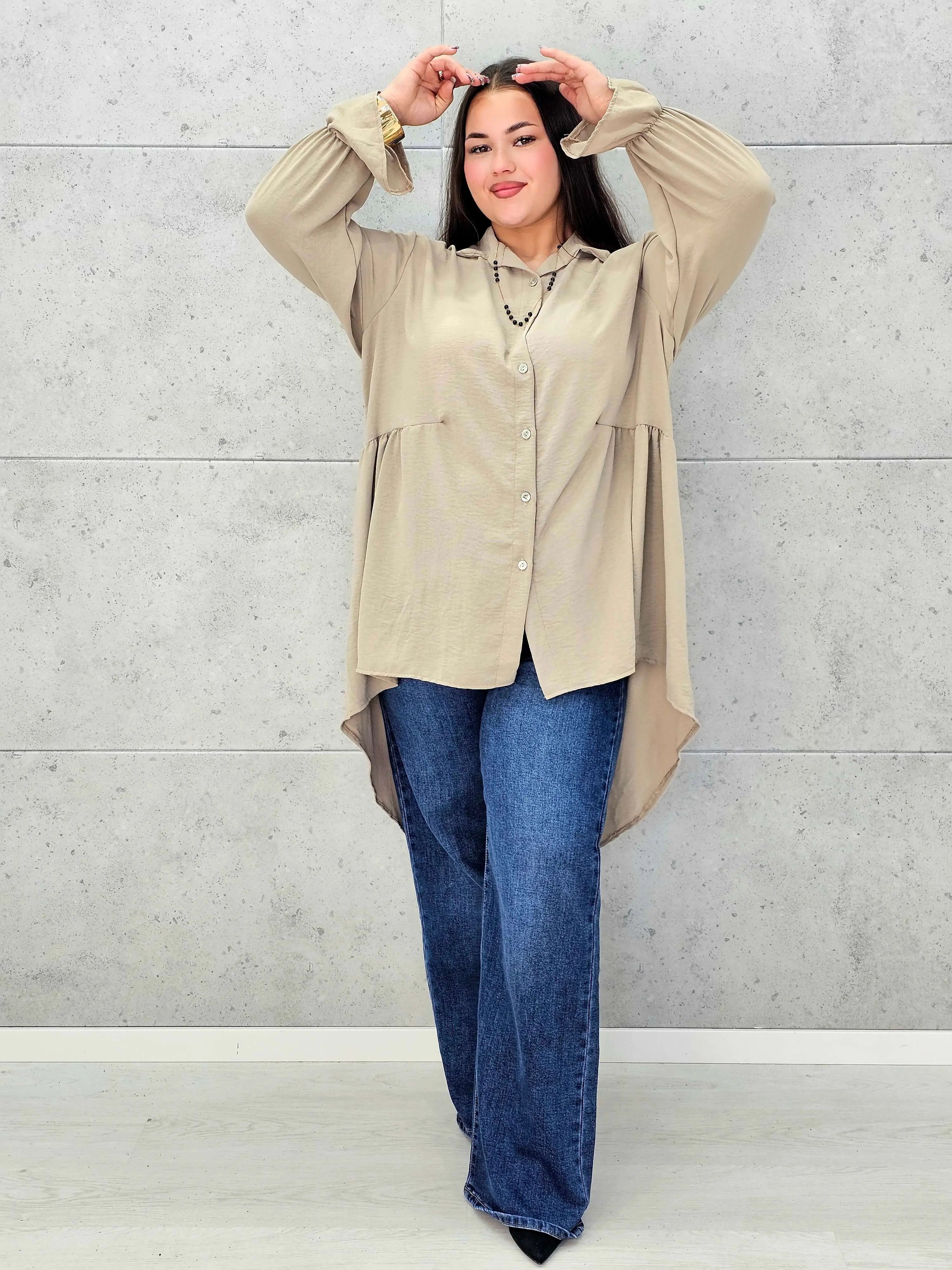 Bluzka plus size z dłuższym tyłem i eleganckim fasonem - Stylowa XL