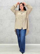 Bluzka plus size z dłuższym tyłem i eleganckim fasonem - Stylowa XL