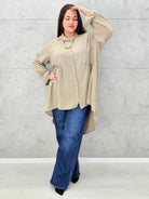 Bluzka plus size z dłuższym tyłem i eleganckim fasonem - Stylowa XL