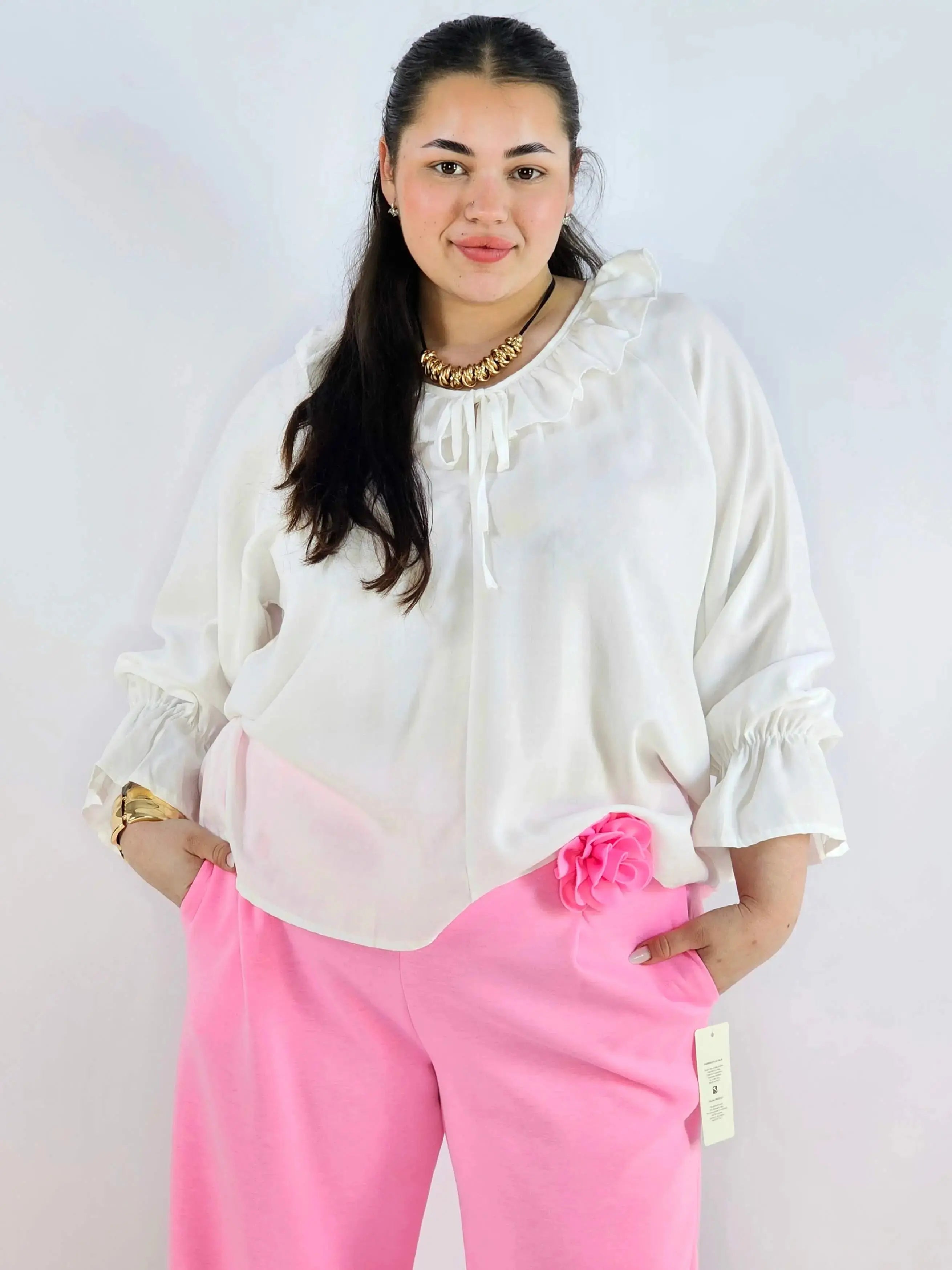 Bluzka plus size z falbaną – romantyczna elegancja w lekkim wydaniu Stylowa XL