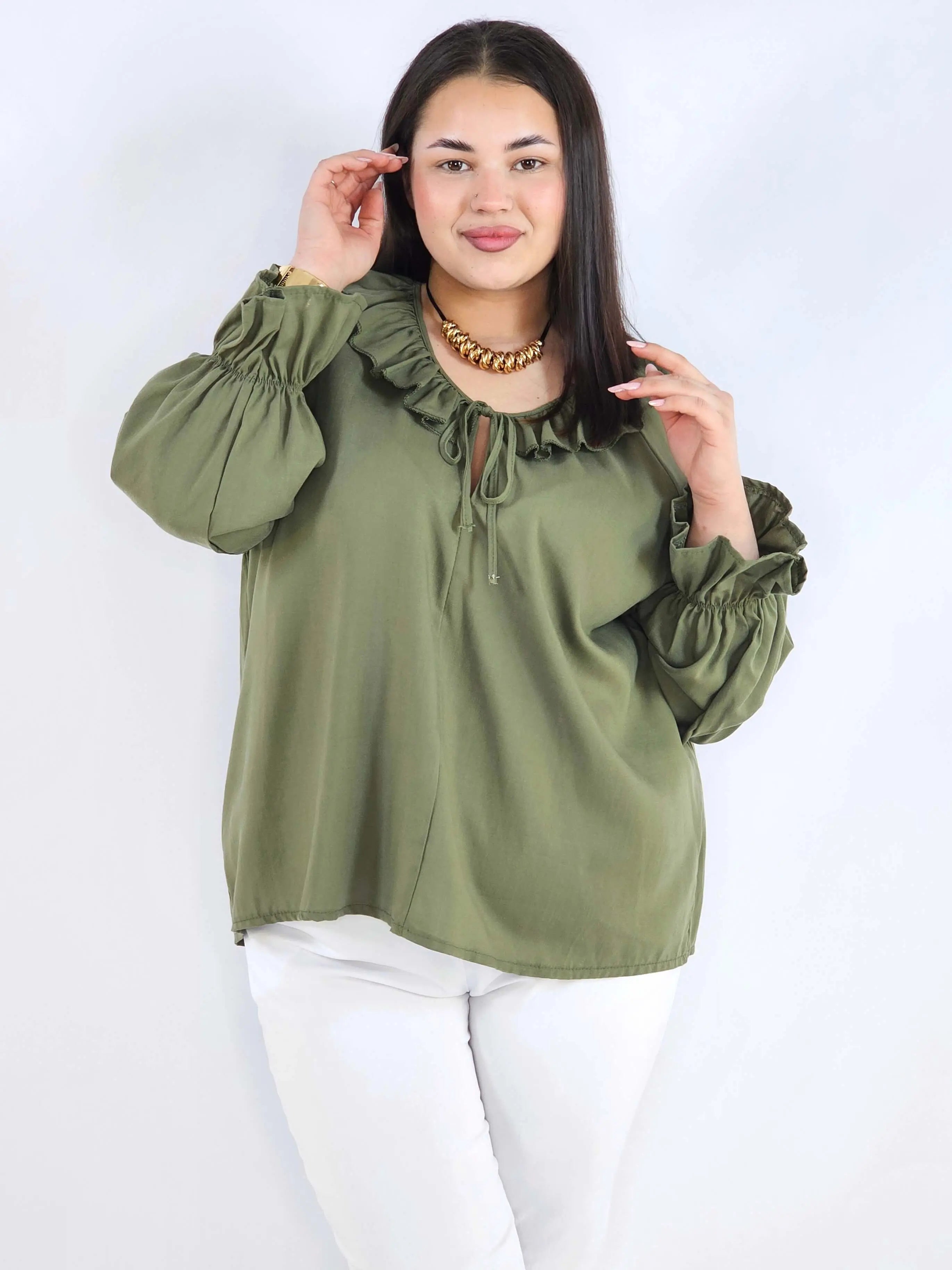 Bluzka plus size z falbaną – romantyczna elegancja w lekkim wydaniu Stylowa XL
