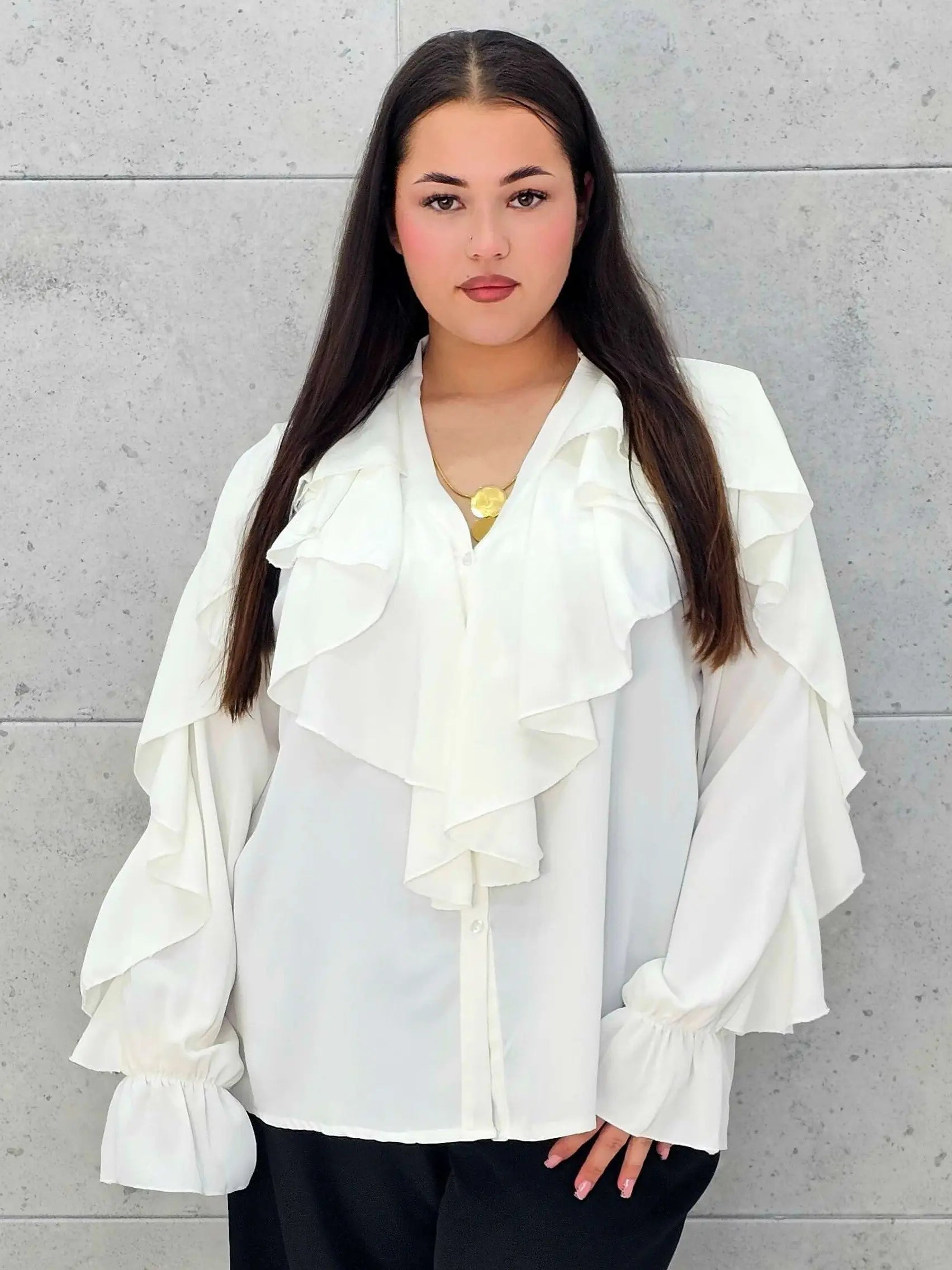 Bluzka plus size z falbanami – romantyczny szyk i wygoda w eleganckim stylu - Stylowa XL