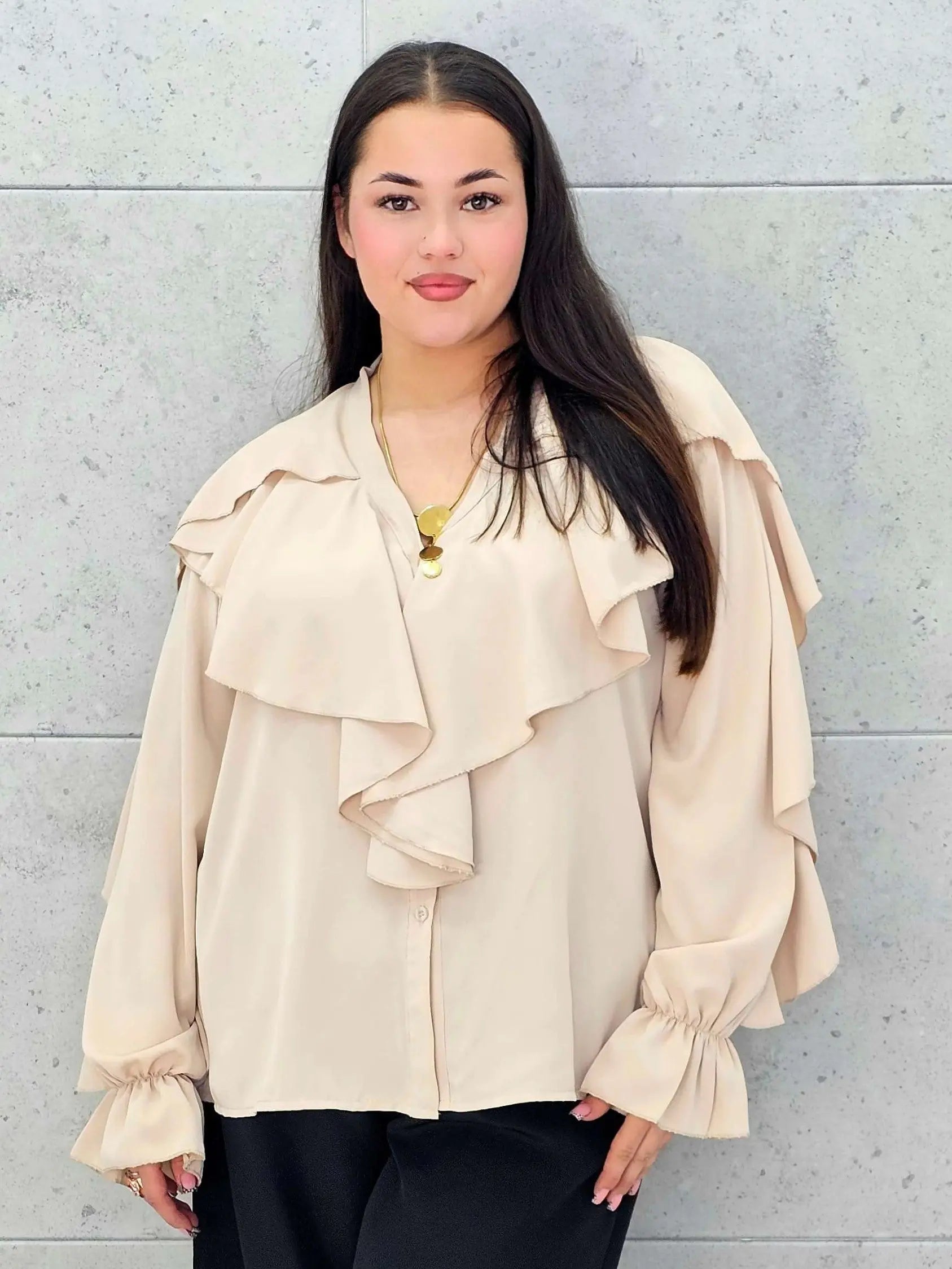 Bluzka plus size z falbanami – romantyczny szyk i wygoda w eleganckim stylu - Stylowa XL