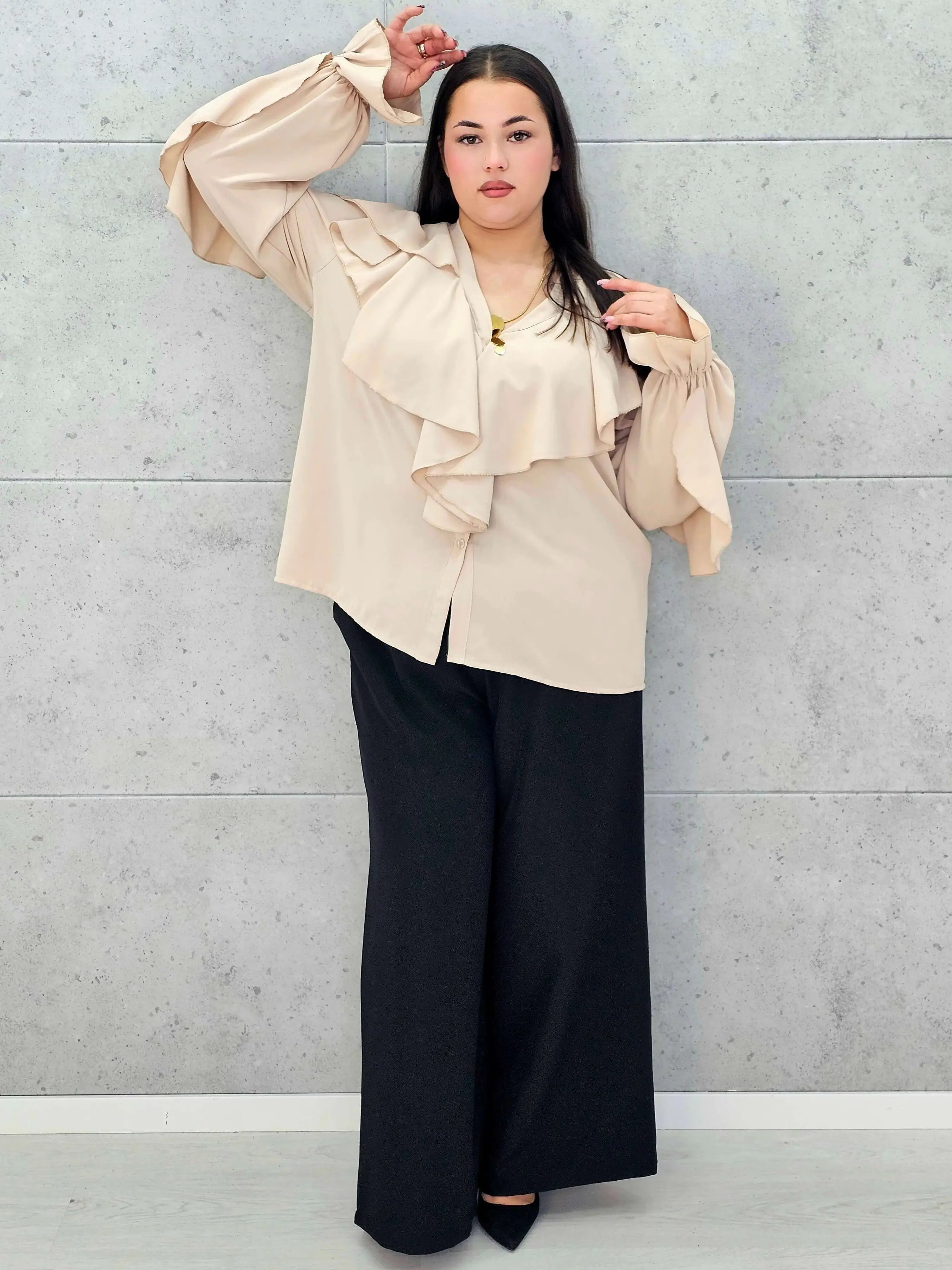 Bluzka plus size z falbanami – romantyczny szyk i wygoda w eleganckim stylu - Stylowa XL