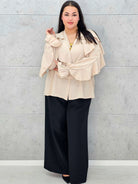 Bluzka plus size z falbanami – romantyczny szyk i wygoda w eleganckim stylu - Stylowa XL