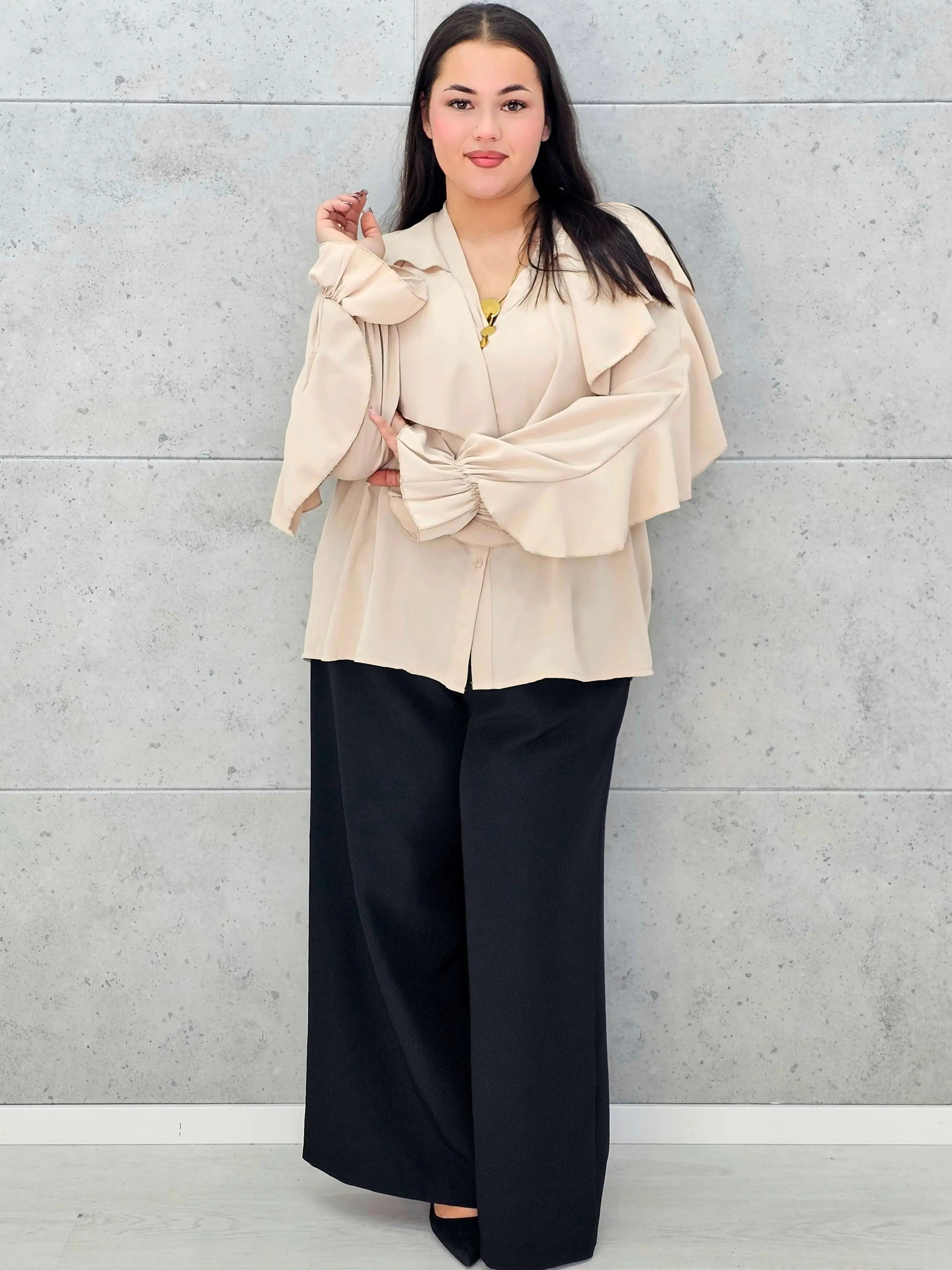 Bluzka plus size z falbanami – romantyczny szyk i wygoda w eleganckim stylu - Stylowa XL