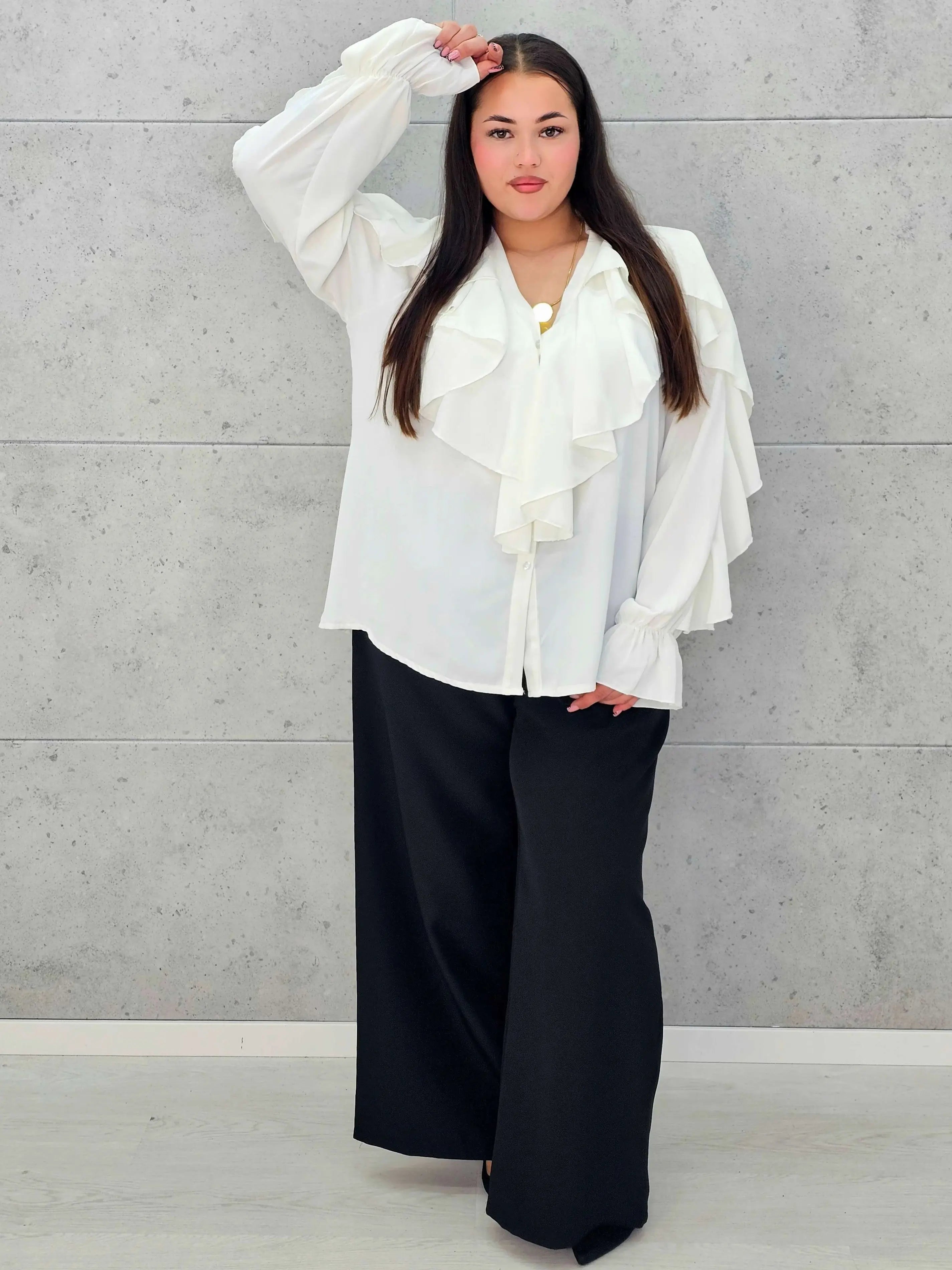 Bluzka plus size z falbanami – romantyczny szyk i wygoda w eleganckim stylu - Stylowa XL