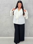 Bluzka plus size z falbanami – romantyczny szyk i wygoda w eleganckim stylu - Stylowa XL