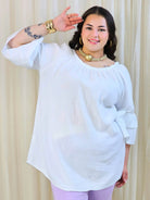 Bluzka plus size z falbanami na rękawach – lekka i kobieca forma na co dzień i okazje Stylowa XL