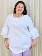 Bluzka plus size z falbanami na rękawach – lekka i kobieca forma na co dzień i okazje Stylowa XL