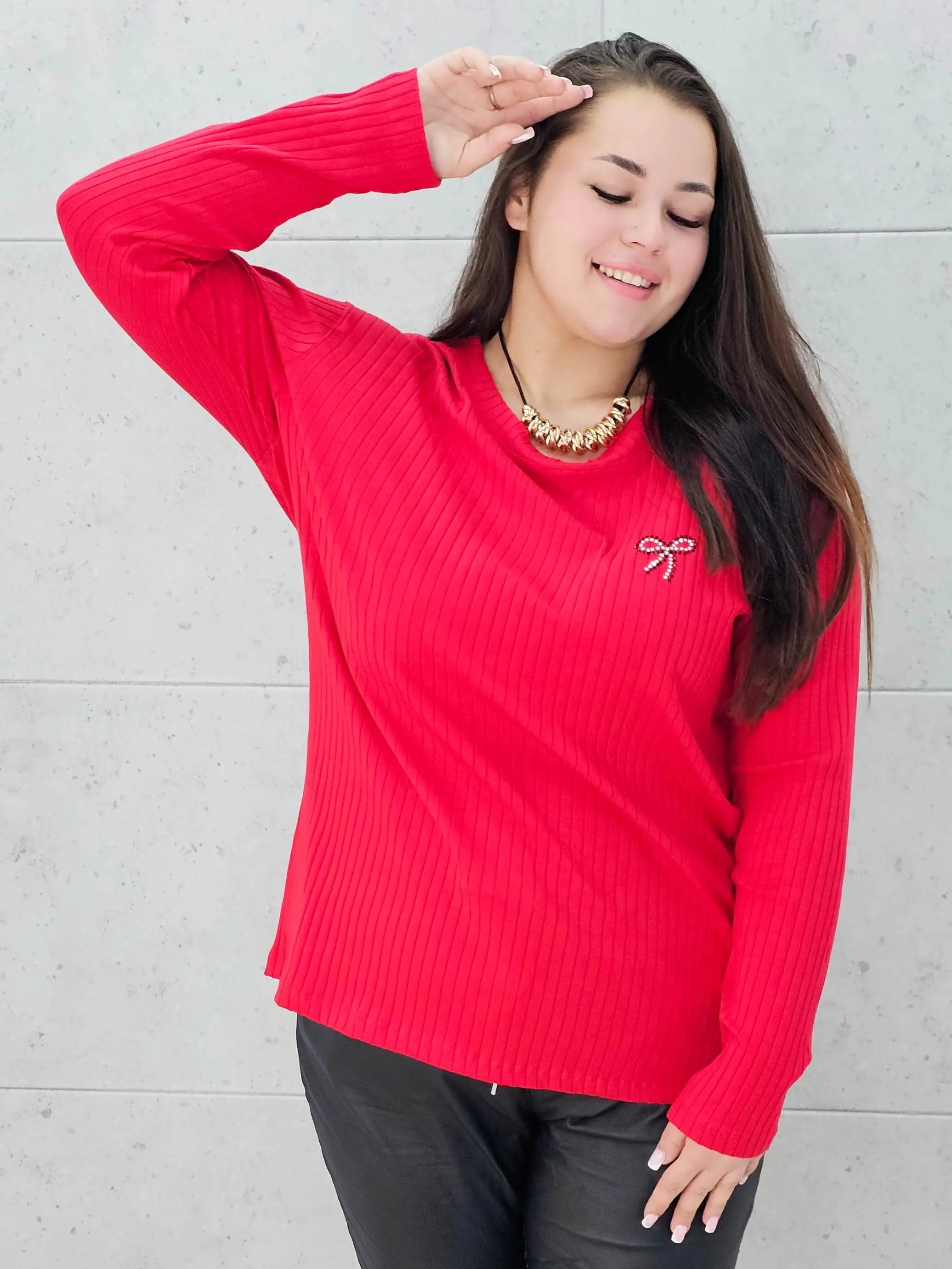 Bluzka plus size z kokardką – elegancka i wygodna propozycja dla każdej sylwetki Stylowa XL