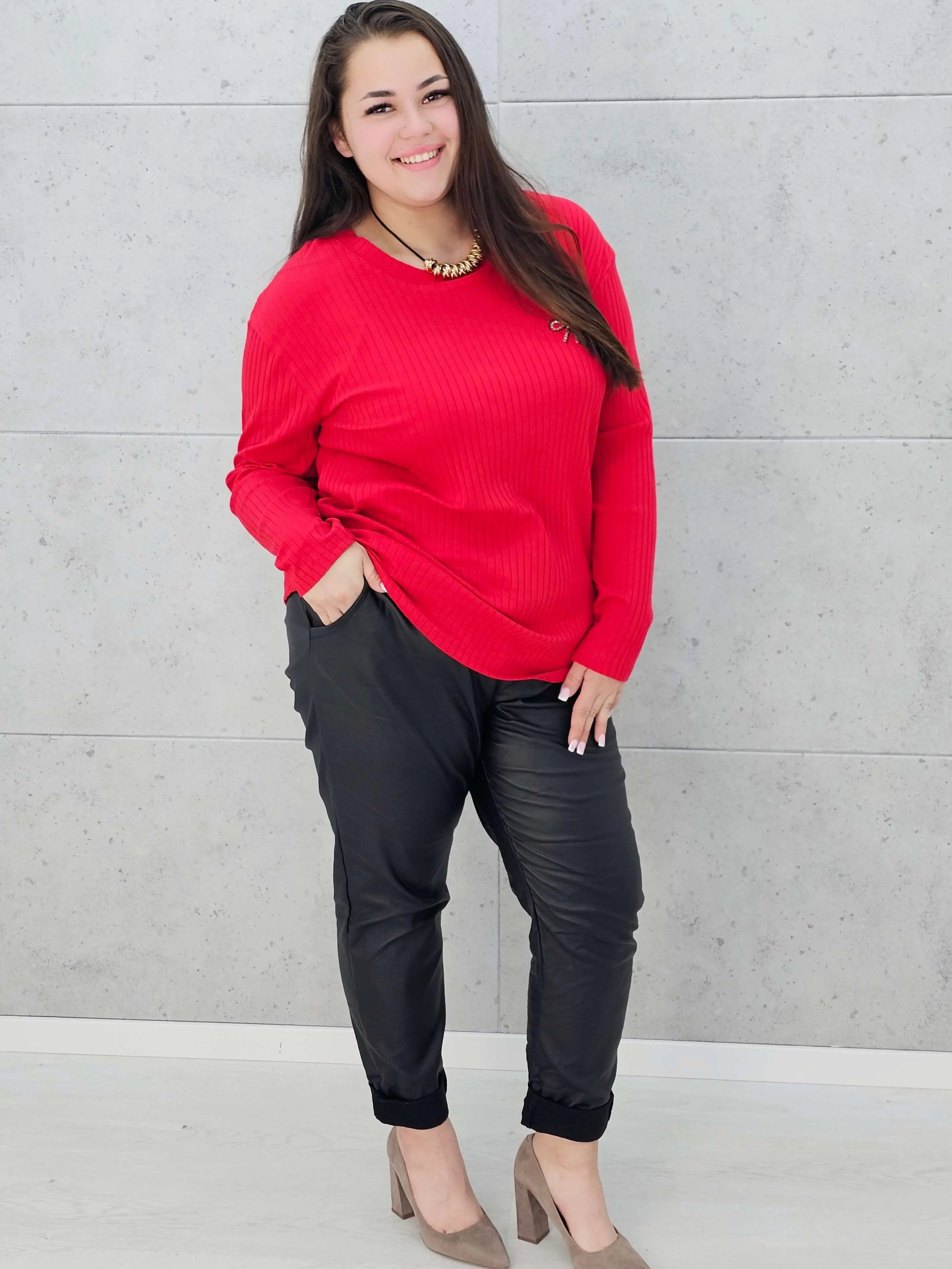 Bluzka plus size z kokardką – elegancka i wygodna propozycja dla każdej sylwetki Stylowa XL