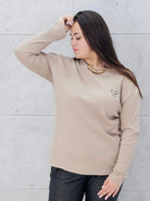 Bluzka plus size z kokardką – elegancka i wygodna propozycja dla każdej sylwetki Stylowa XL