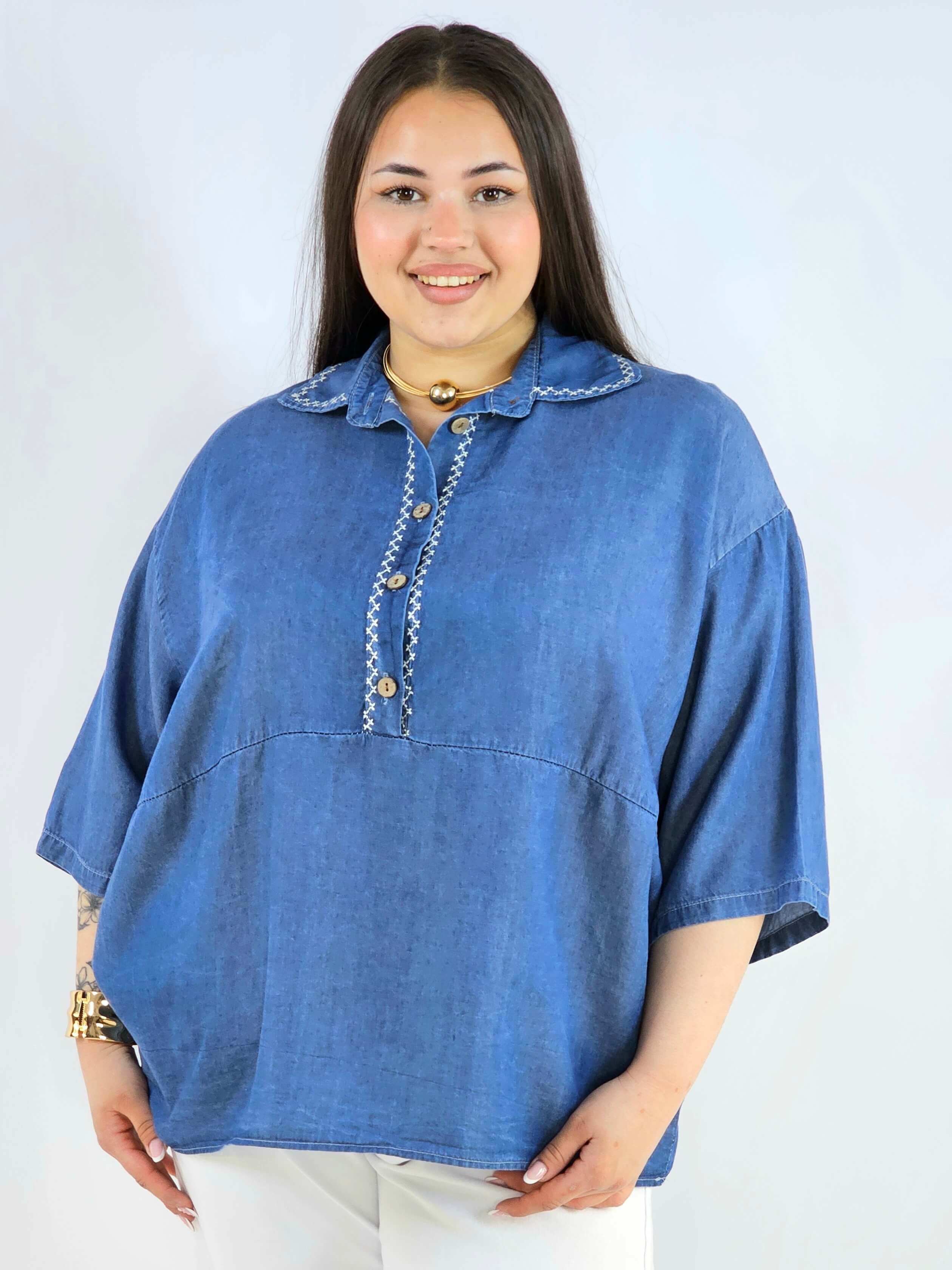 Bluzka plus size z kołnierzykiem i guziczkami XXL – luźny styl Stylowa XL
