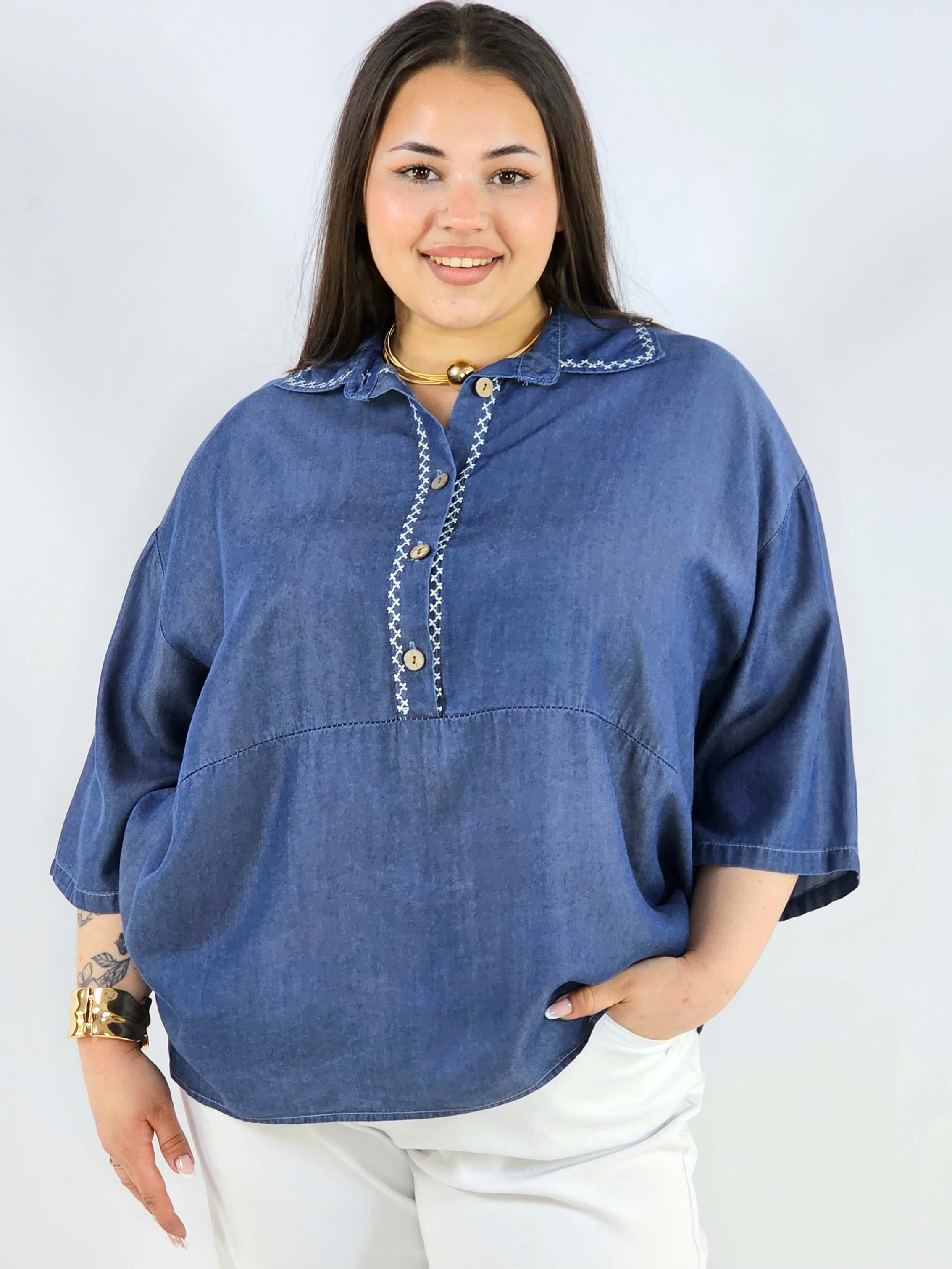 Bluzka plus size z kołnierzykiem i guziczkami XXL – luźny styl Stylowa XL