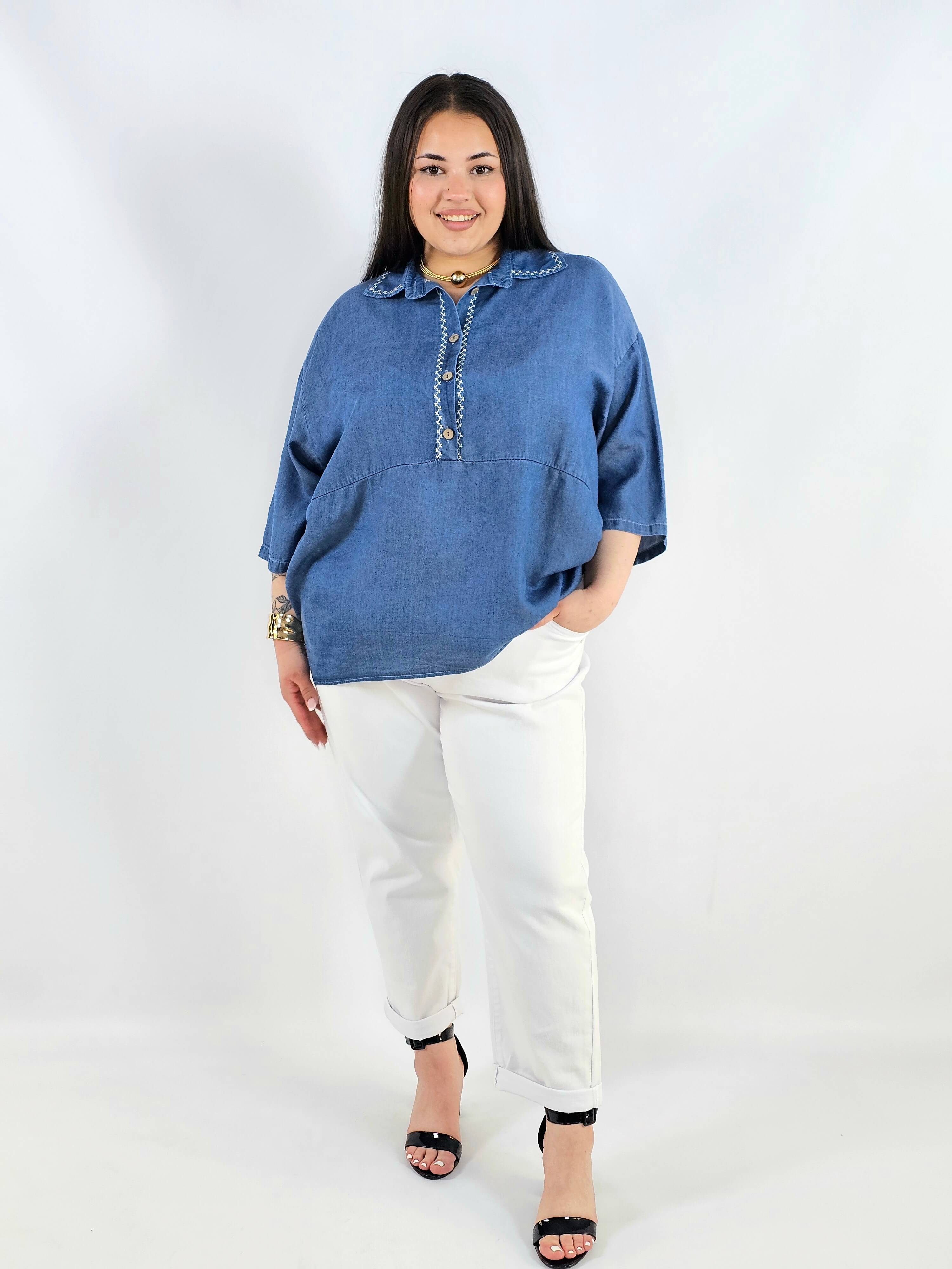 Bluzka plus size z kołnierzykiem i guziczkami XXL – luźny styl Stylowa XL