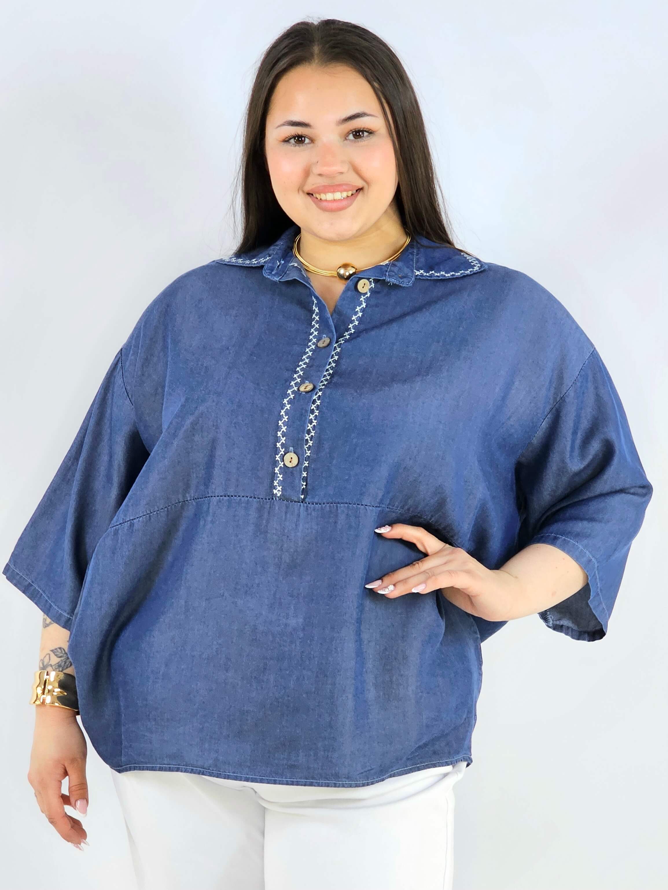 Bluzka plus size z kołnierzykiem i guziczkami XXL – luźny styl Stylowa XL