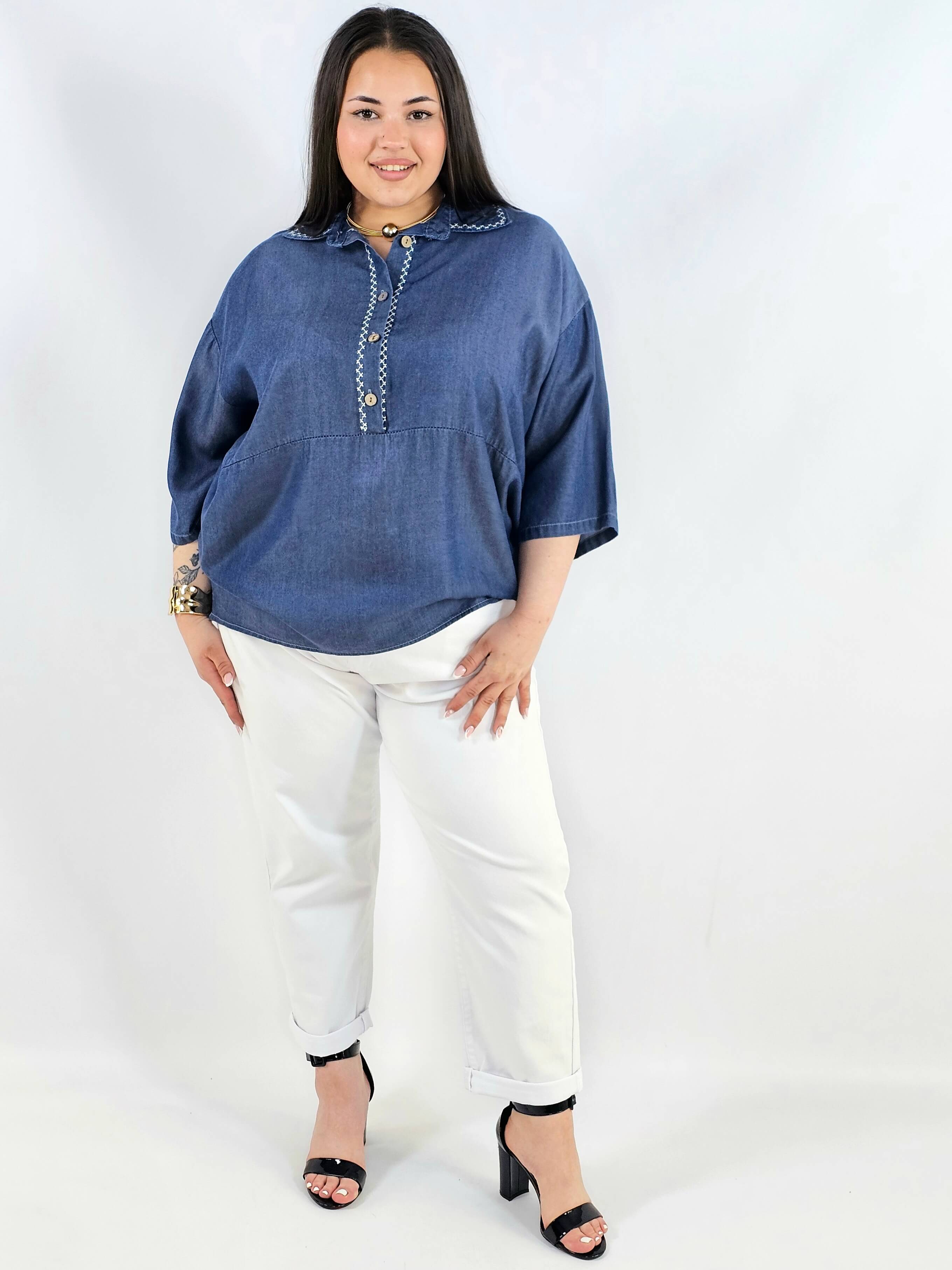 Bluzka plus size z kołnierzykiem i guziczkami XXL – luźny styl Stylowa XL