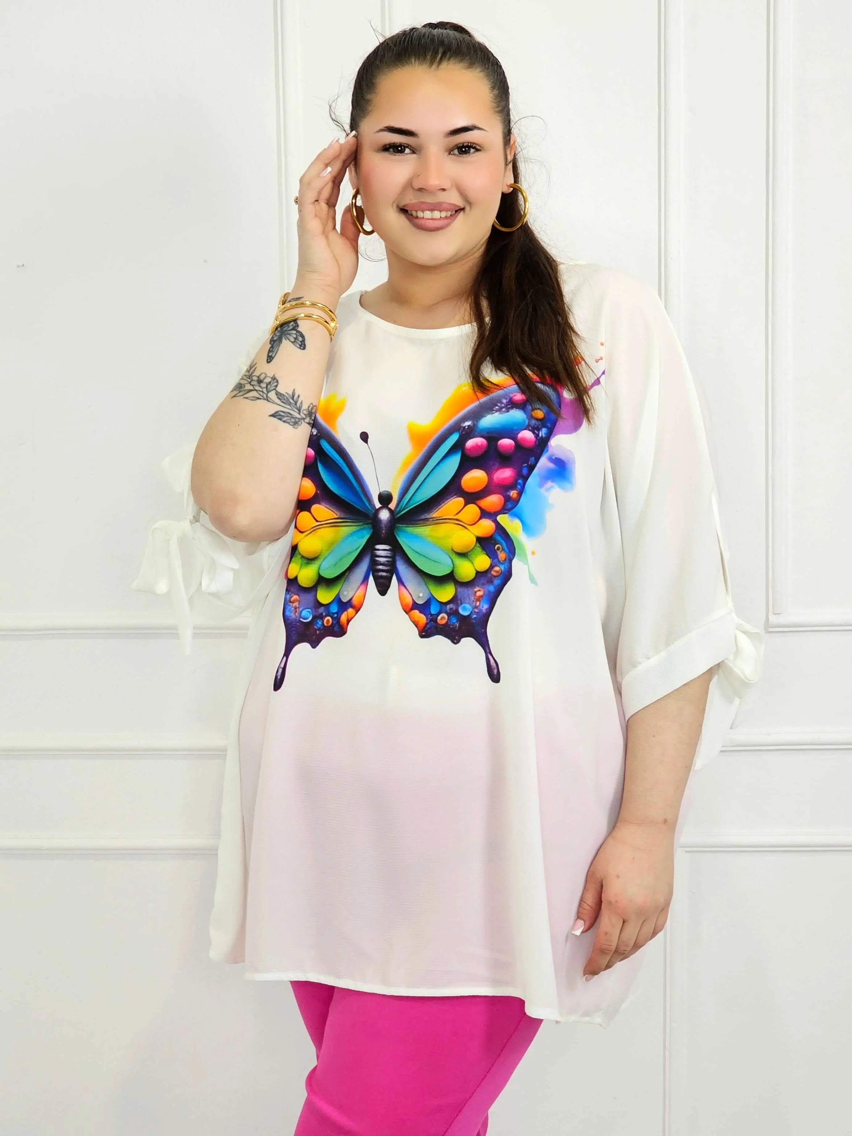 Bluzka plus size z motylem XXL – elegancka bluzka w modzie plus size Stylowa XL