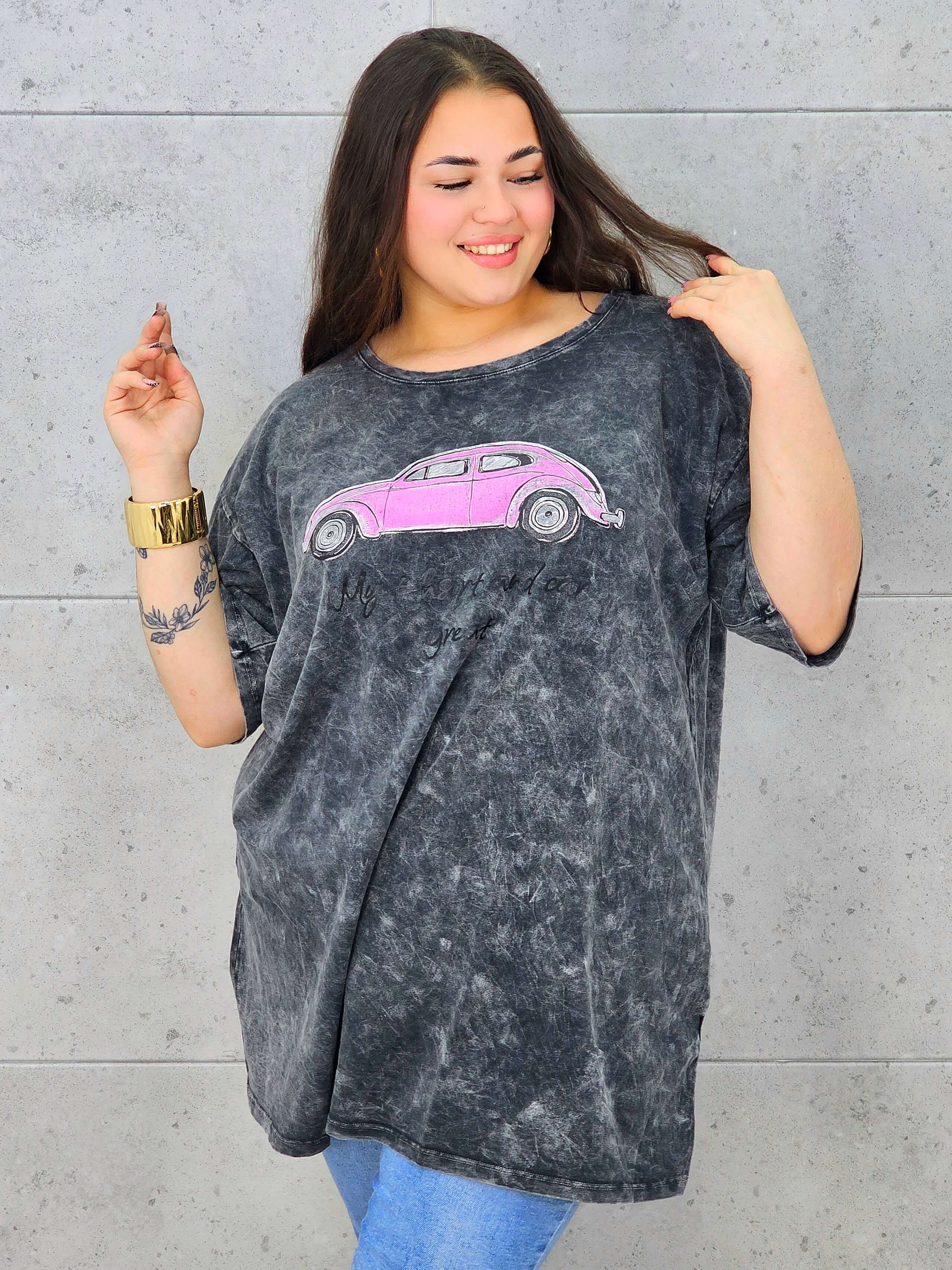 Bluzka plus size z motywem auta – wygoda i styl w jednym Stylowa XL
